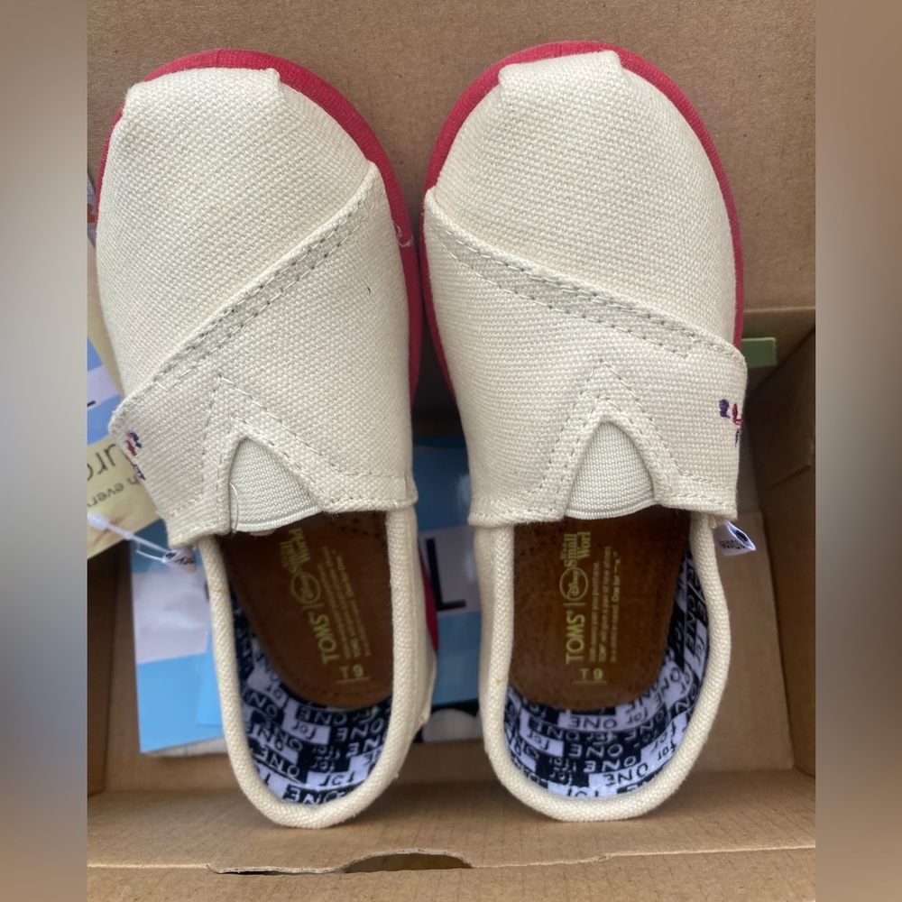Brand New Toms Tiny White Heart Classics Kids Size 9M